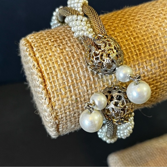 Vintage Memory Wire Wrap Bracelet Gold Tone White Bead Dangle Art Deco Victorian - Picture 3 of 8